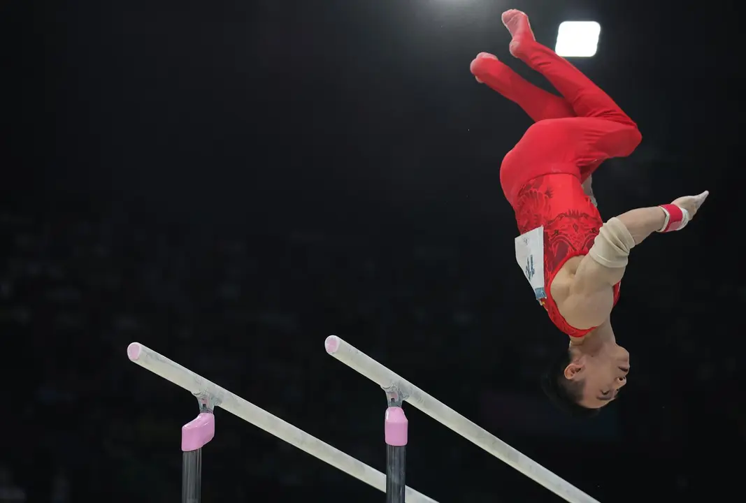 Jingyuan Zou, de China, vencedor en la prueba masculina de la final de paralelas en los Juegos Ol&iacute;mpicos de Par&iacute;s 2024. EFE/EPA/TERESA SU&Aacute;REZ