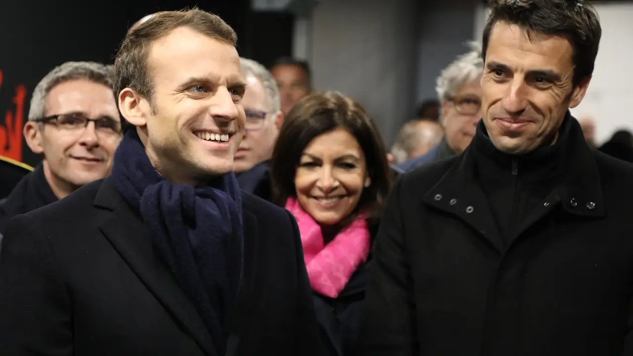 El presidente franc&eacute;s Emmanuel Macron, la alcaldesa de Par&iacute;s, Anne Hidalgo, y el presidente del comit&eacute; organizador de los Juegos, Tony Estanguet, en un imagen de 2018. EFE/Ludovic Marin/Archivo