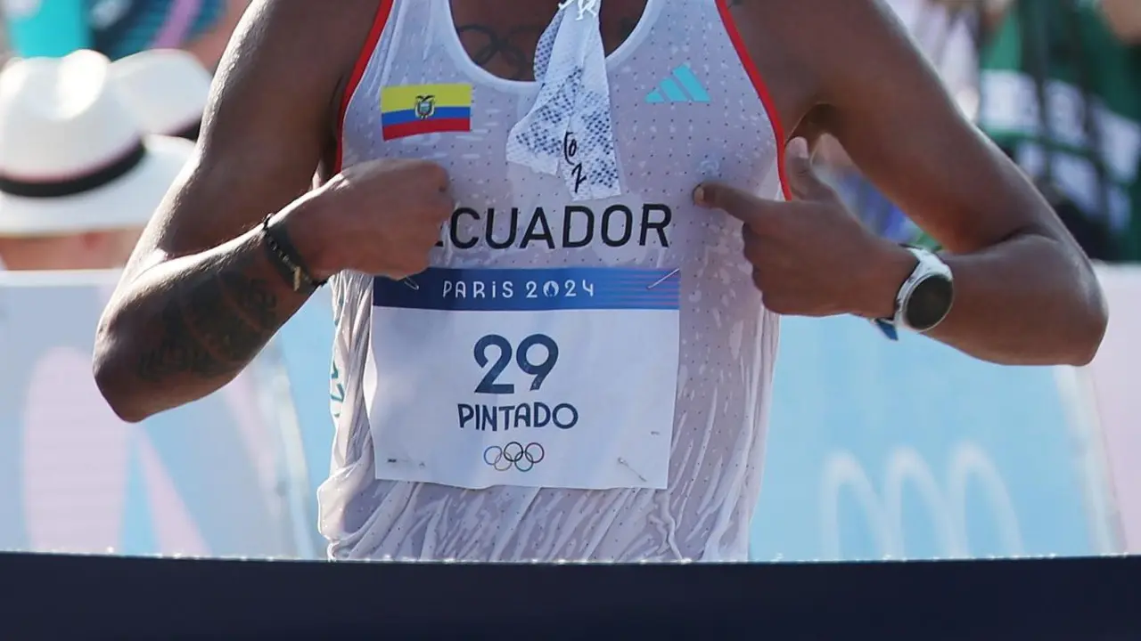 Brian Daniel Pintado dio este jueves a Ecuador la medalla de oro en los 20 kil&oacute;metros de los Juegos Ol&iacute;mpicos de Par&iacute;s. EFE/EPA/Mohammed Badra